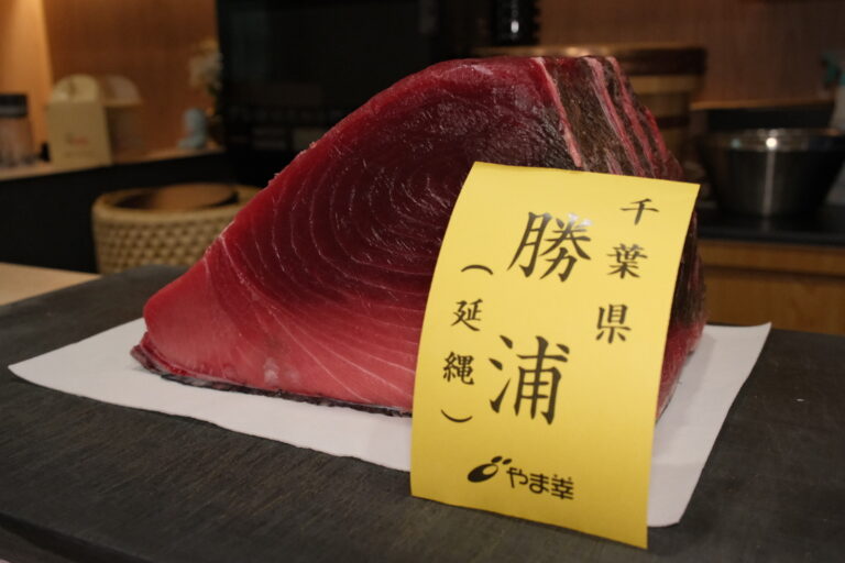 Omakase in Singapore : Seasonal ingredients sourced fresh daily from Toyosu Market in Japan.