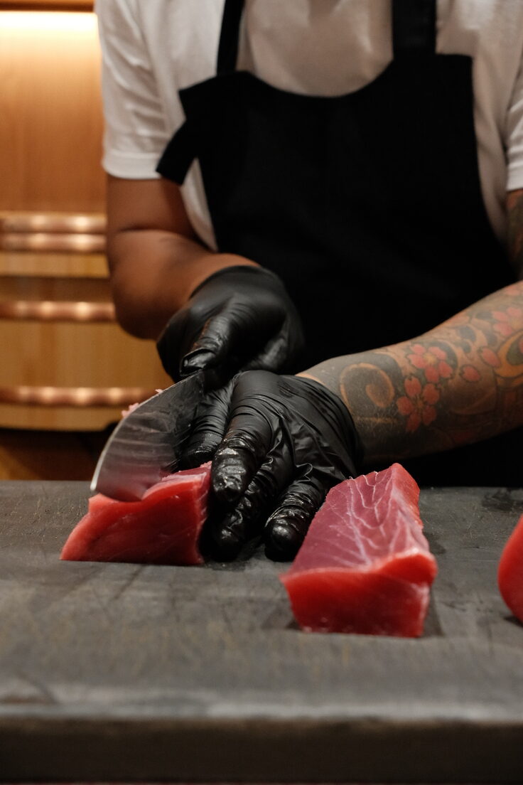 Omakase in Singapore : Chef’s precision transforming fresh fish into exquisite sushi and sashimi.