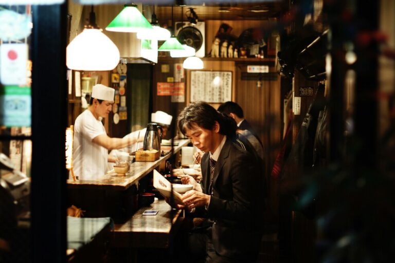 Omakase in Singapore : Ensure reservations align with operating days for a seamless omakase experience.