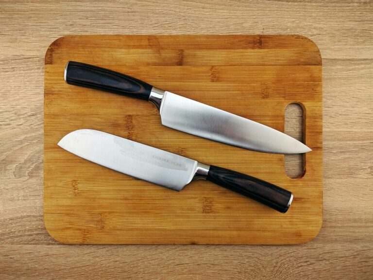 Sushi in Singapore : Precision knife work ensuring every slice of fish is served at its best