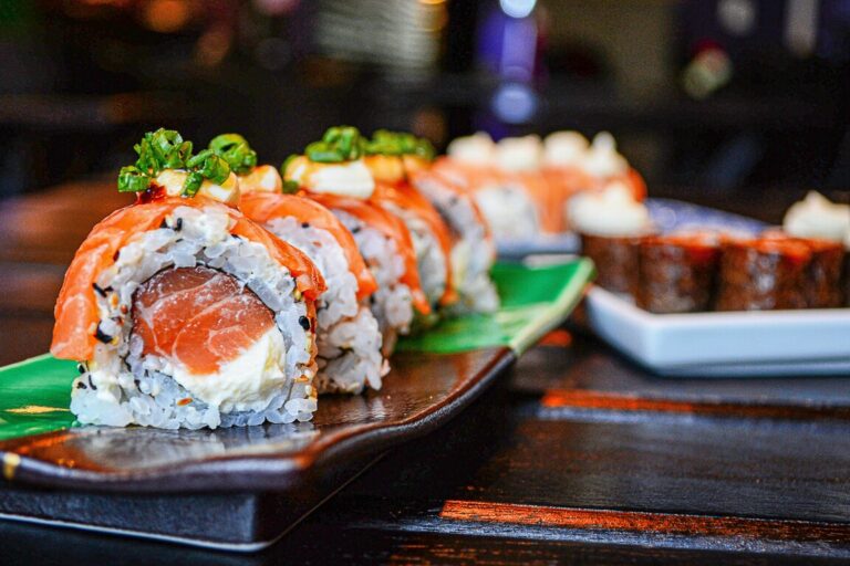 Sushi in Singapore : Omakase chef plating delicate sushi with seasonal fish from Tokyo