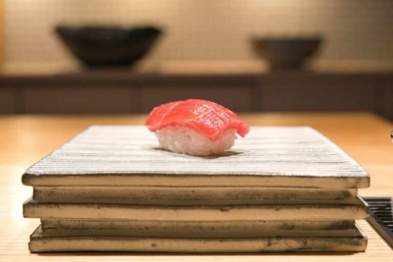 Omakase in Singapore : Embrace unfamiliar ingredients, from fresh sashimi to unique seasonal fish, for a full culinary experience.