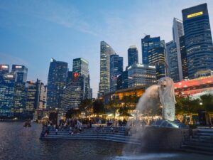 Singapore's best food: The iconic Merlion statue overlooking Singapore’s skyline, symbolising the city’s vibrant blend of culture and modernity.