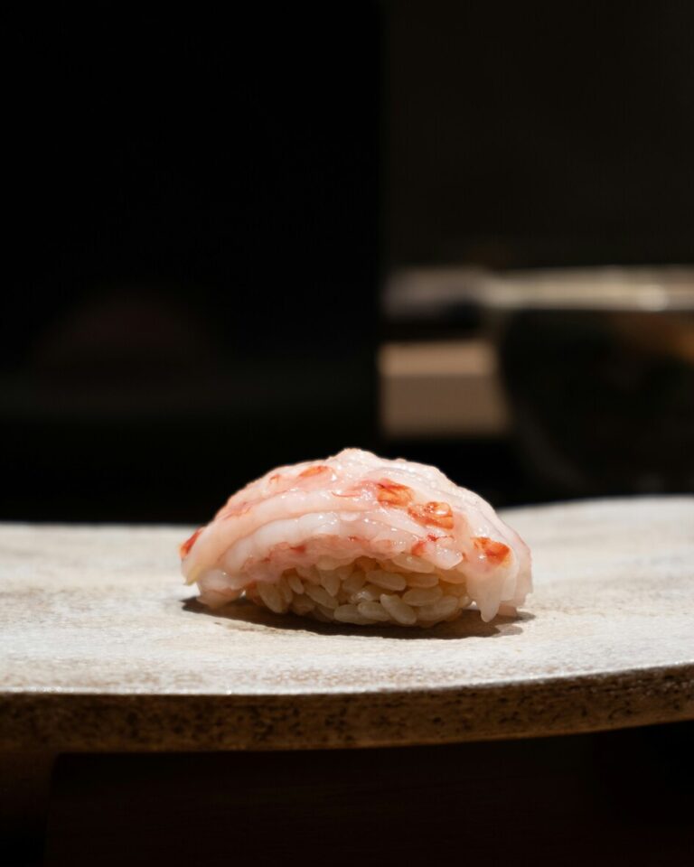 An artful display of Edomae-style sushi, highlighting traditional techniques, refined cuts, and the quiet elegance of old-Tokyo craftsmanship.